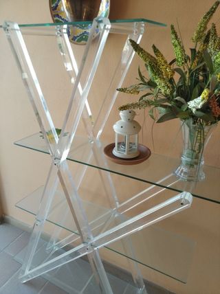Estantería de Metacrilato y cristal.