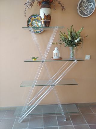 Estantería de Metacrilato y cristal.