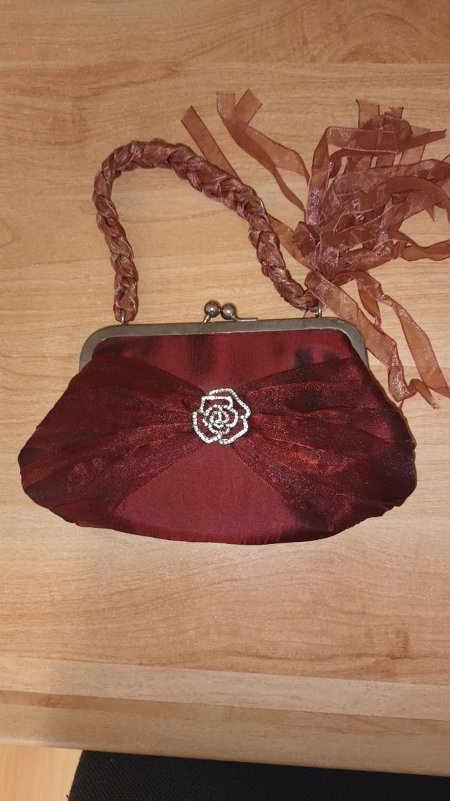 Bolsa de cerimónia em cetim bordeaux 