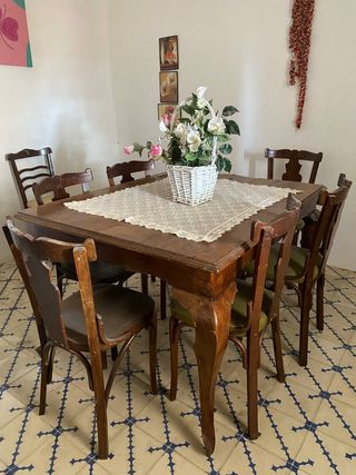 Mesa 120x120 más 6 sillas