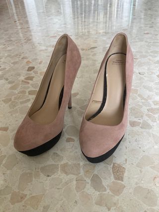 Zapatos de tacón de color rosa de Zara