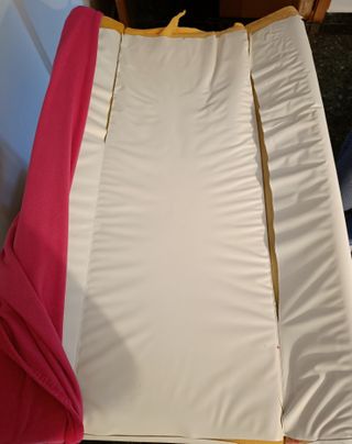 Mueble cambiador de bebé con bañera