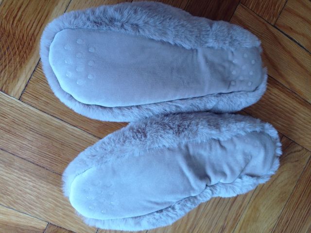Zapatillas antideslizantes de pelo rosa.Talla 35/6