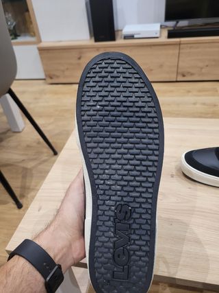Zapatillas Levis negras