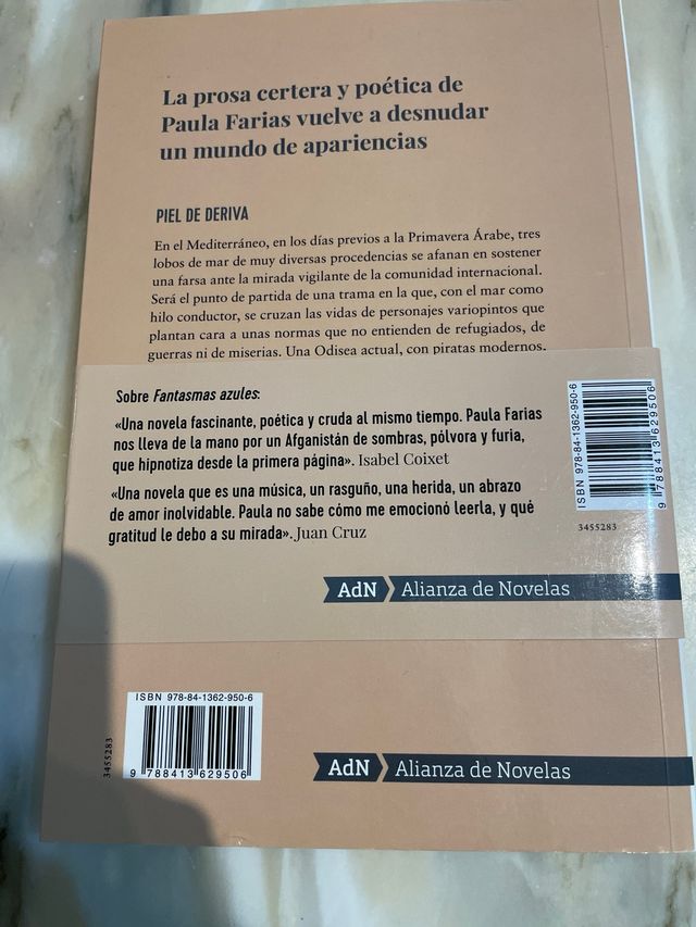 Piel de deriva, Paula Farias