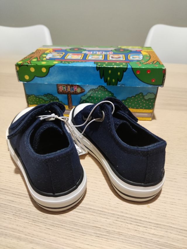 N° 24 scarpe in tela con velcro