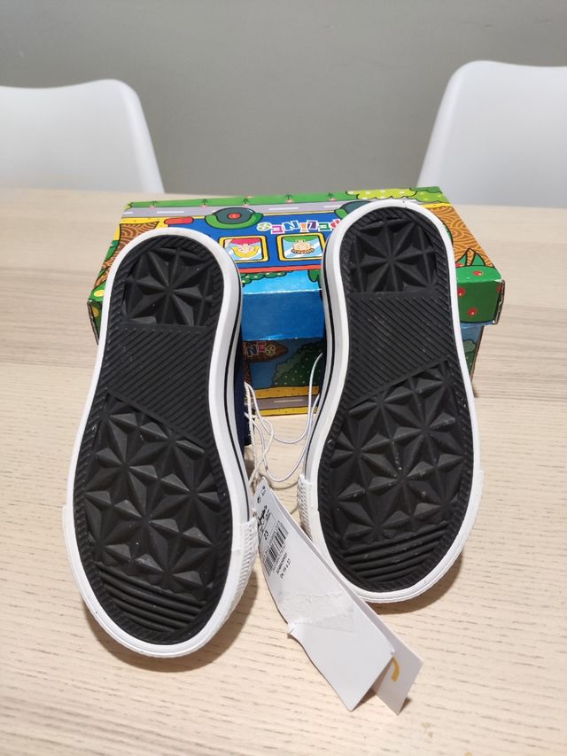 N° 24 scarpe in tela con velcro