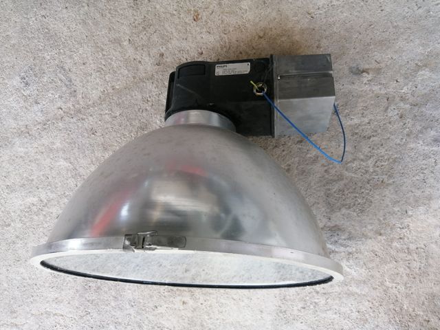 Campana de iluminación industrial