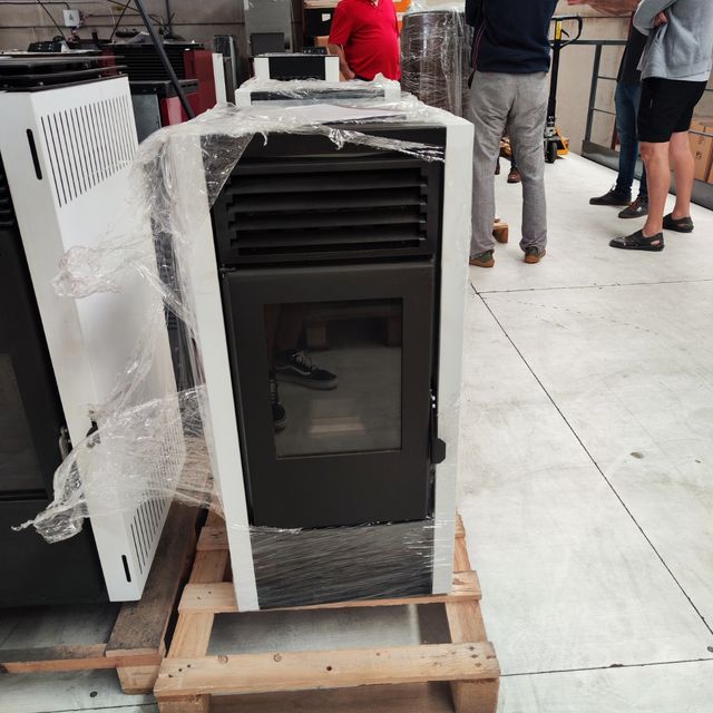 ESTUFA DE PELLET 9 KW. Envío incluido.