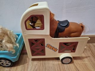 Muñeca Irene con coche y caballo
