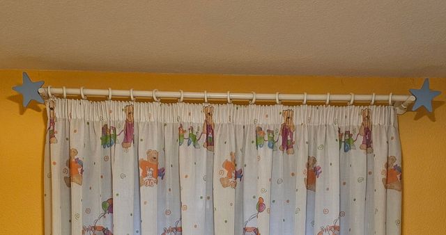 Barra de cortinas banca y celeste 160cm