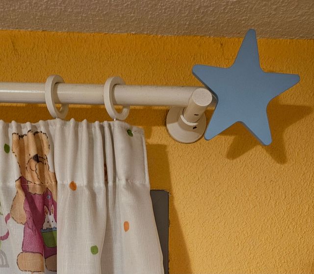 Barra de cortinas banca y celeste 160cm