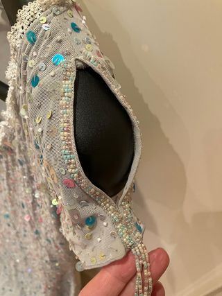 Vestido bordado en lentejuelas y abalori