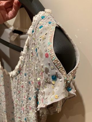 Vestido bordado en lentejuelas y abalori