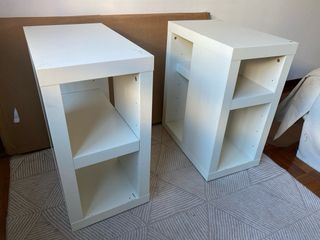 Escritorio. Mesa blanca de madera y cristal. IKEA