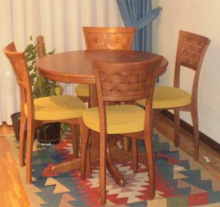 Mesa y sillas comedor