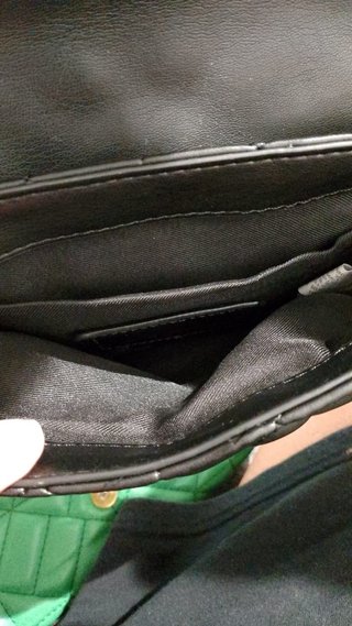 Dos bolsos de fiesta negro y verde