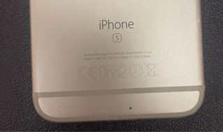 Iphone 6s con auriculares nuevos y funda