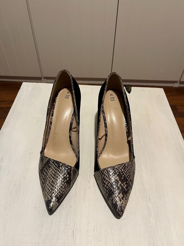 Bonitos zapatos combinados. Talla 40.