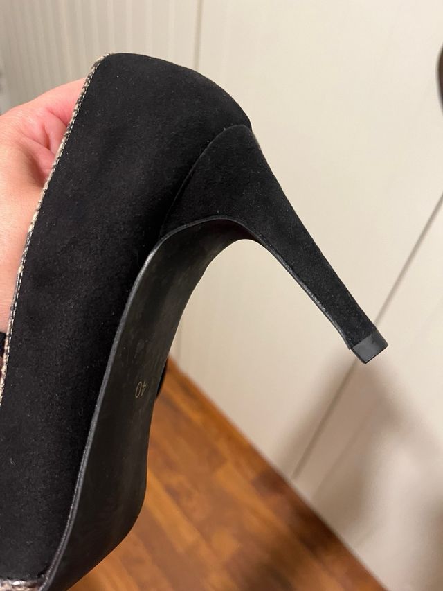 Bonitos zapatos combinados. Talla 40.