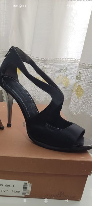 Sandalias de fiesta negras Gloria Ortiz 