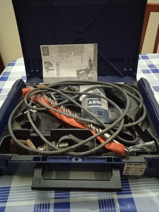 Martillo percutor AEG