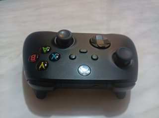 Vendo Xbox one X con 2 mandos por 120€