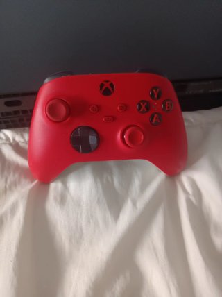 Vendo Xbox one X con 2 mandos por 120€