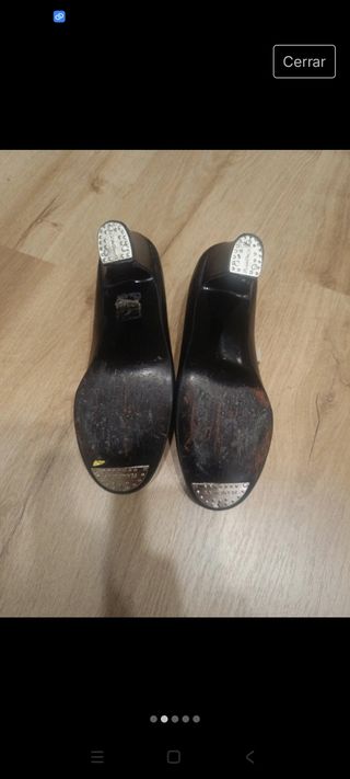 Zapatos de baile con clavos