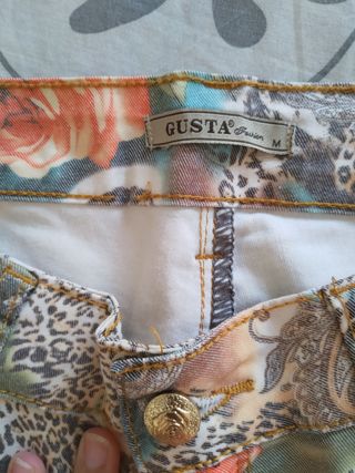 Pantalón pitillo estampado