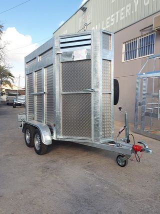 Remolque van de caballo y medio 
