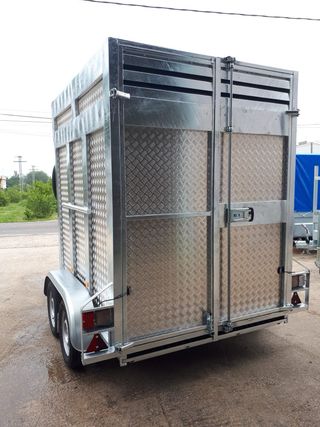 Remolque van de caballo y medio 