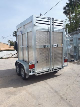 Remolque van de caballo y medio 