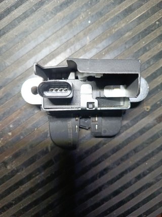 Cerradura maletero león 2