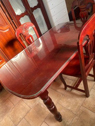 Mesa y sillas