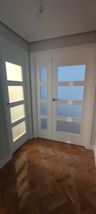 Instalación de puertas interior y tarimas