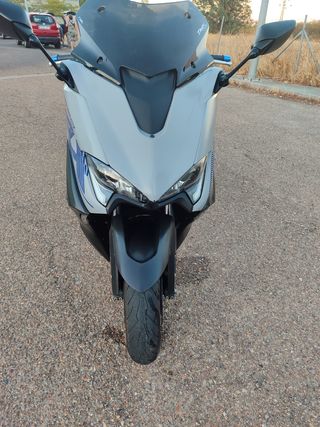 YAMAHA tmax 560