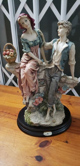 Figura grande novios de resina