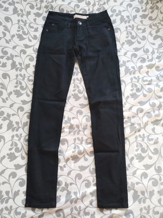 Pantalón pitillo negro