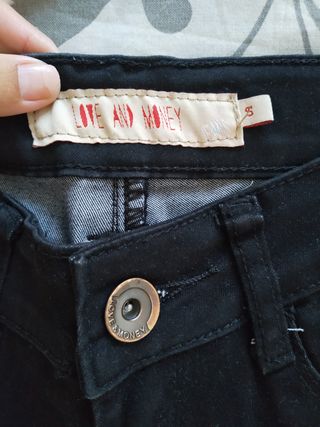 Pantalón pitillo negro