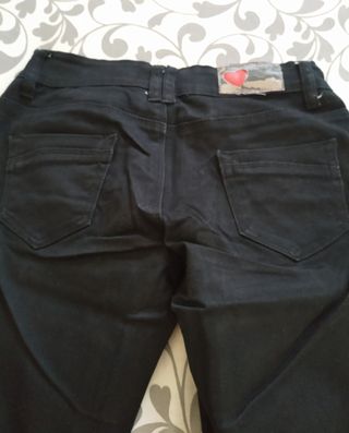 Pantalón pitillo negro