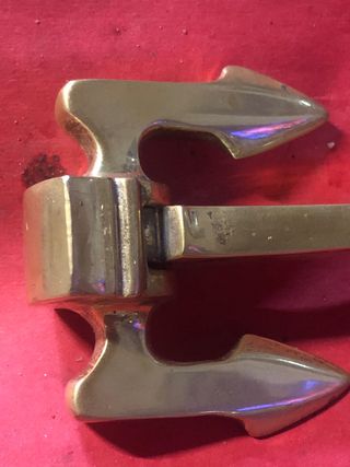 Ancla Titanic bronce.