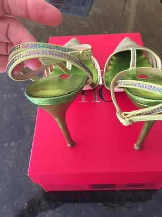 Zapatos Carolina Herrera.