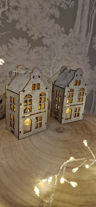 Confezione da 2 casette Les Navi da appendere in legno