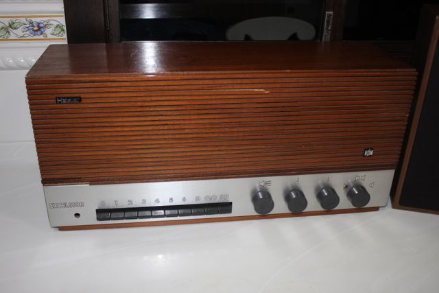 Dispositivo musicale a filo di Telefónica con altoparlante