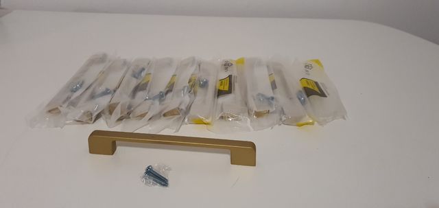 10 Tiradores dorados