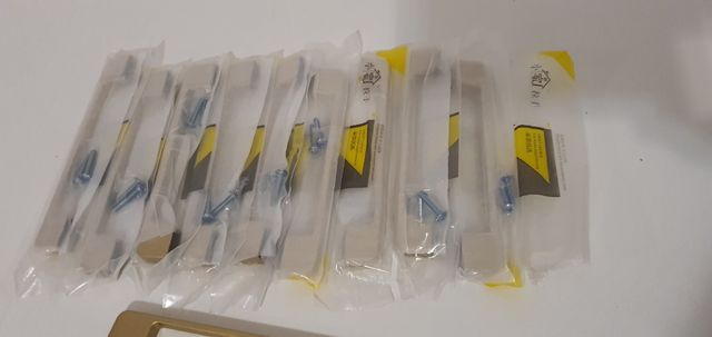 10 Tiradores dorados