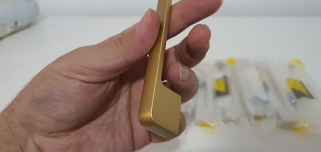 10 Tiradores dorados