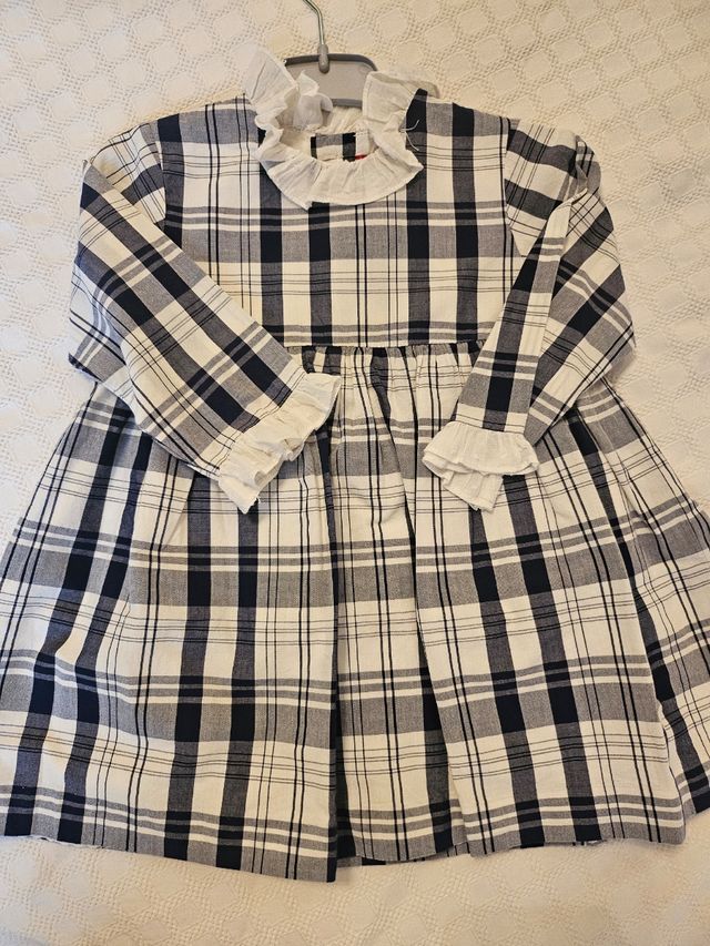 Vestidos talla 18/24 meses. Pvp por vestidop