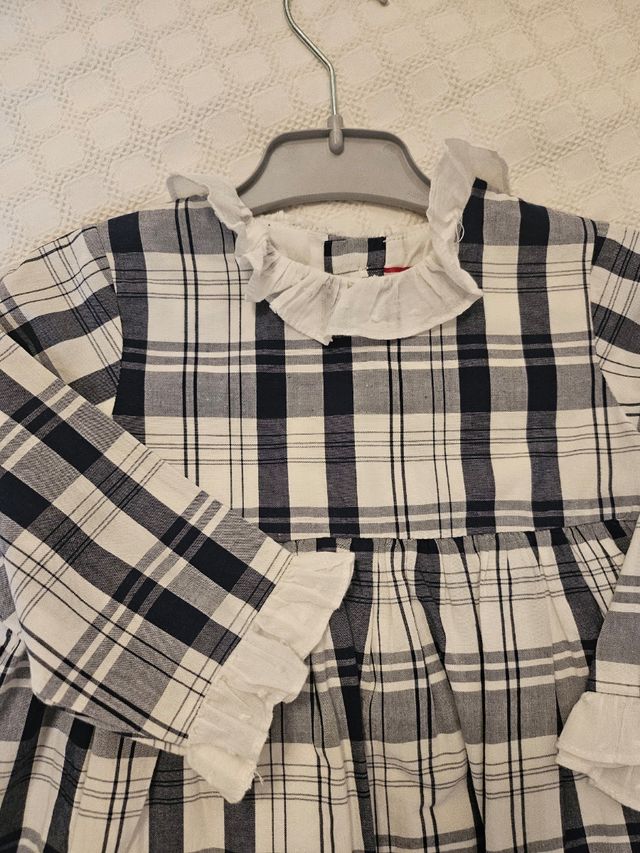 Vestidos talla 18/24 meses. Pvp por vestidop